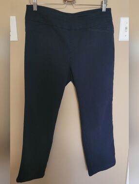 💚10 for $10💚 Bundle and save Navy Pull-On Crop Pants